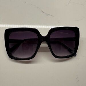 Black Oversized Women's Sunglasses - fossil